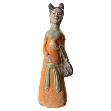 300,00 € Statuette en terre cuite polychrome ''mingqi'', jeune femme debout. Restaurations d'usage. Chine, dans le goût des Tang. H. 20 cm